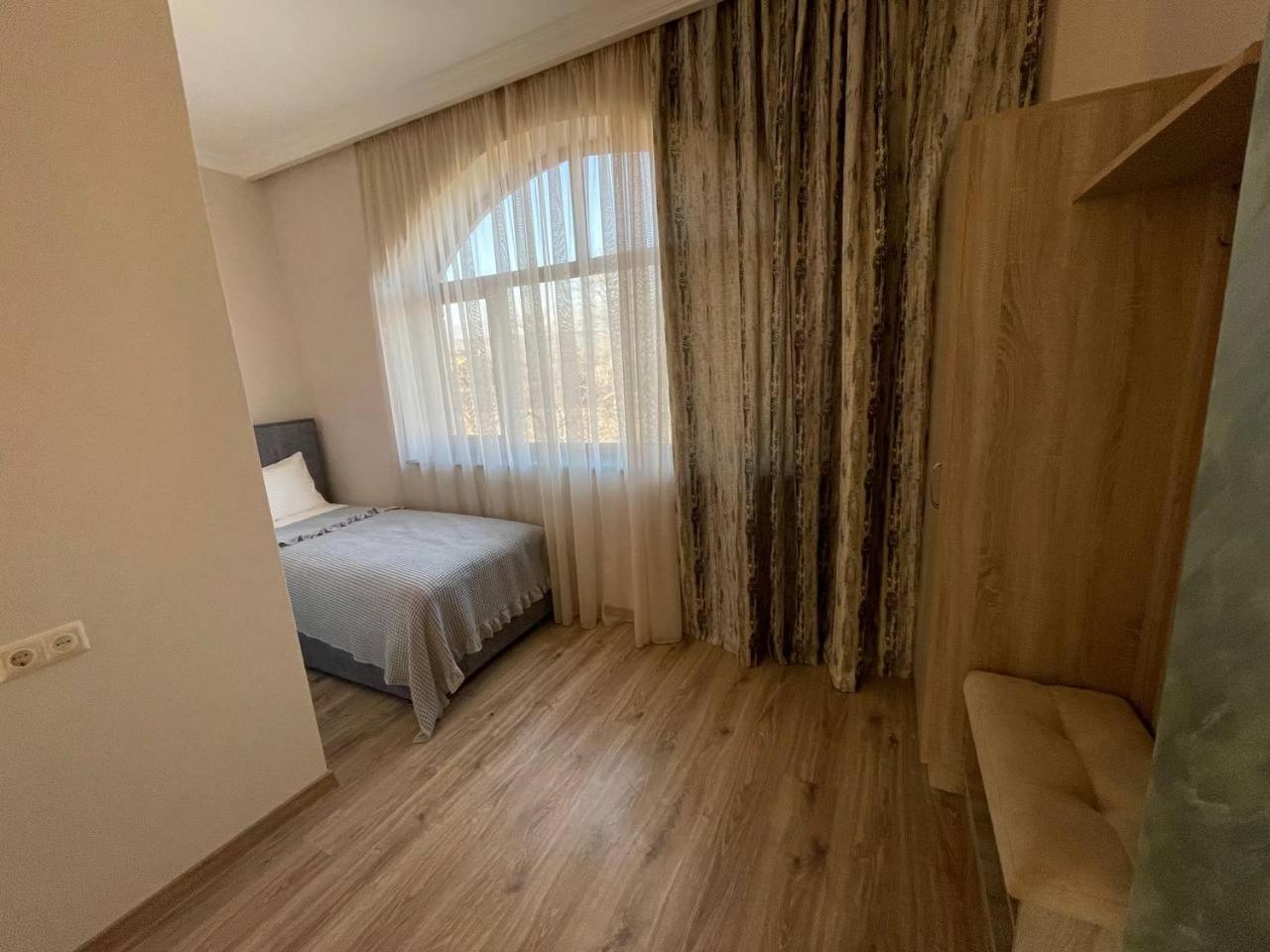Harmonia Garden Garni Hotell Rum bild